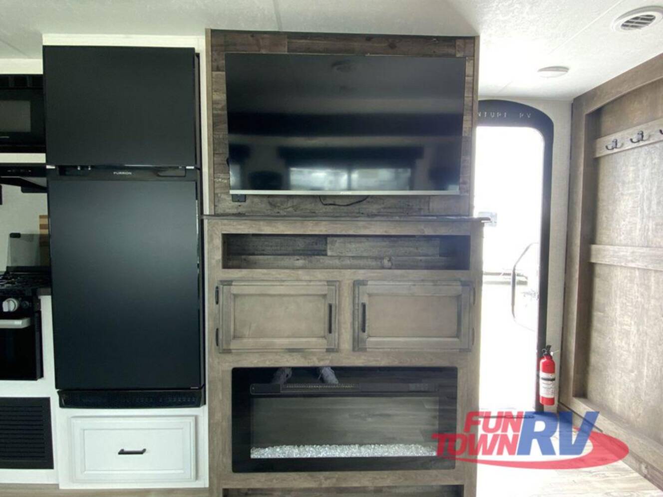 A photo of this 2024 Venture Rv Stratus SR261VRB