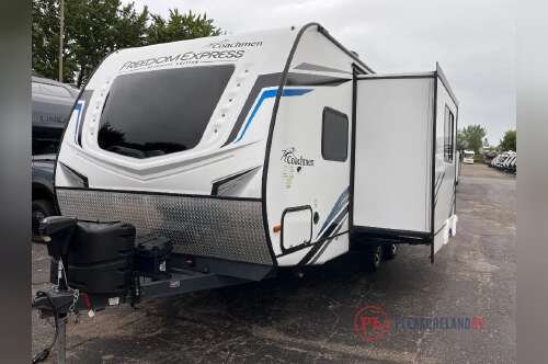 2022 Coachmen Rv Freedom Express Ultra Lite 238BHS in shakopee MN