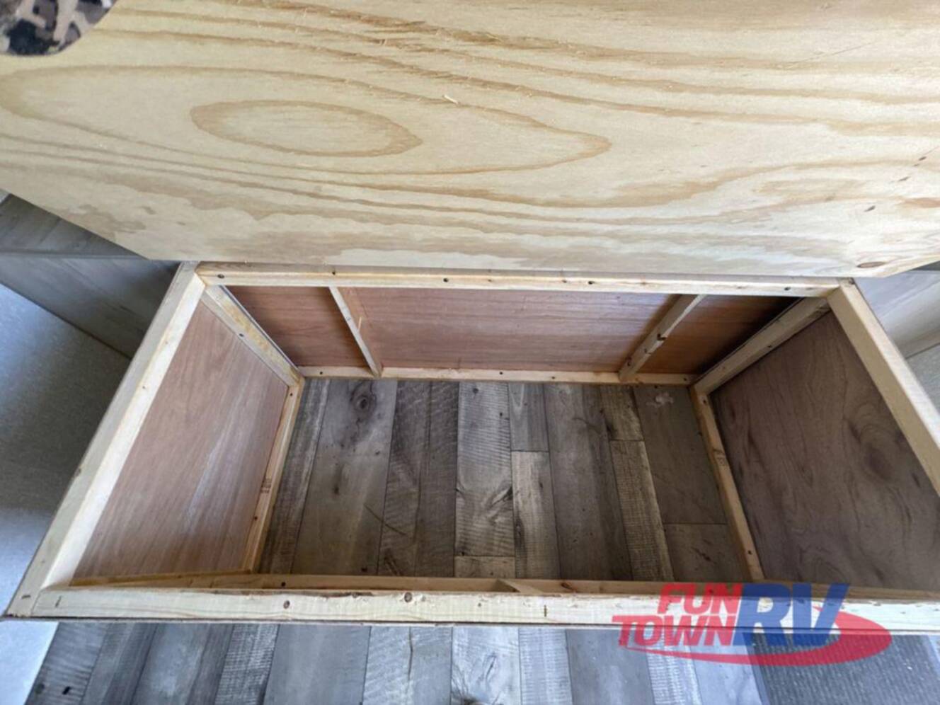 A photo of this 2022 Kz Escape E231BH