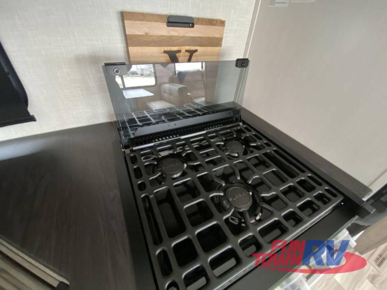 A photo of this 2024 Venture Rv Stratus SR261VRB