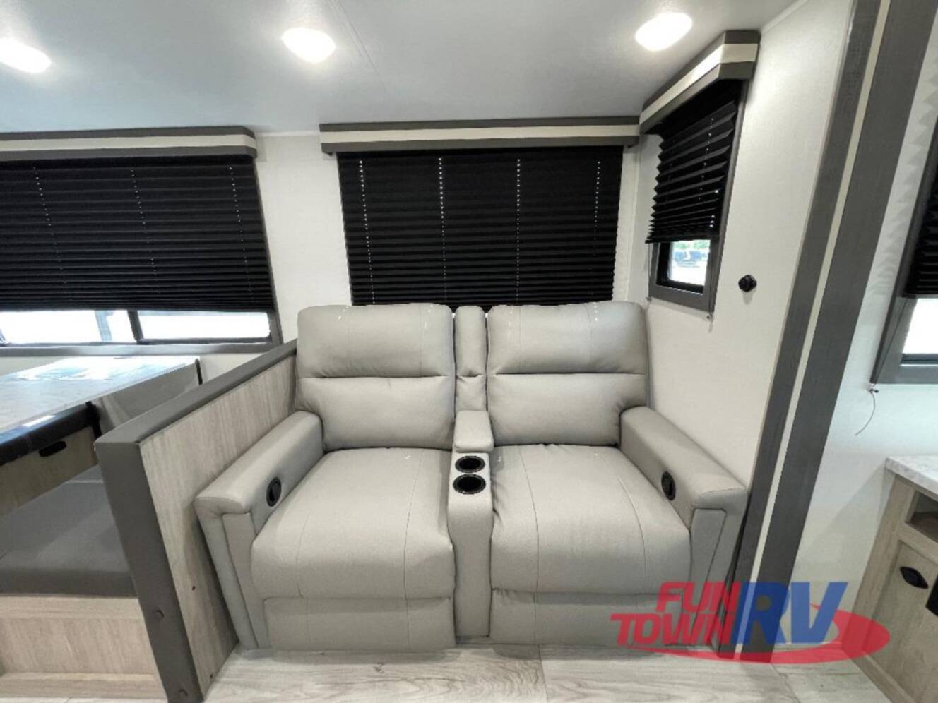A photo of this 2026 East To West Della Terra 272RL