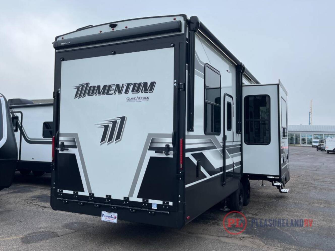 A photo of this 2026 Grand Design Momentum G-Class 320G