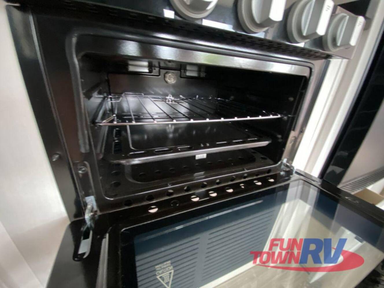 A photo of this 2024 Venture Rv Stratus SR261VRB
