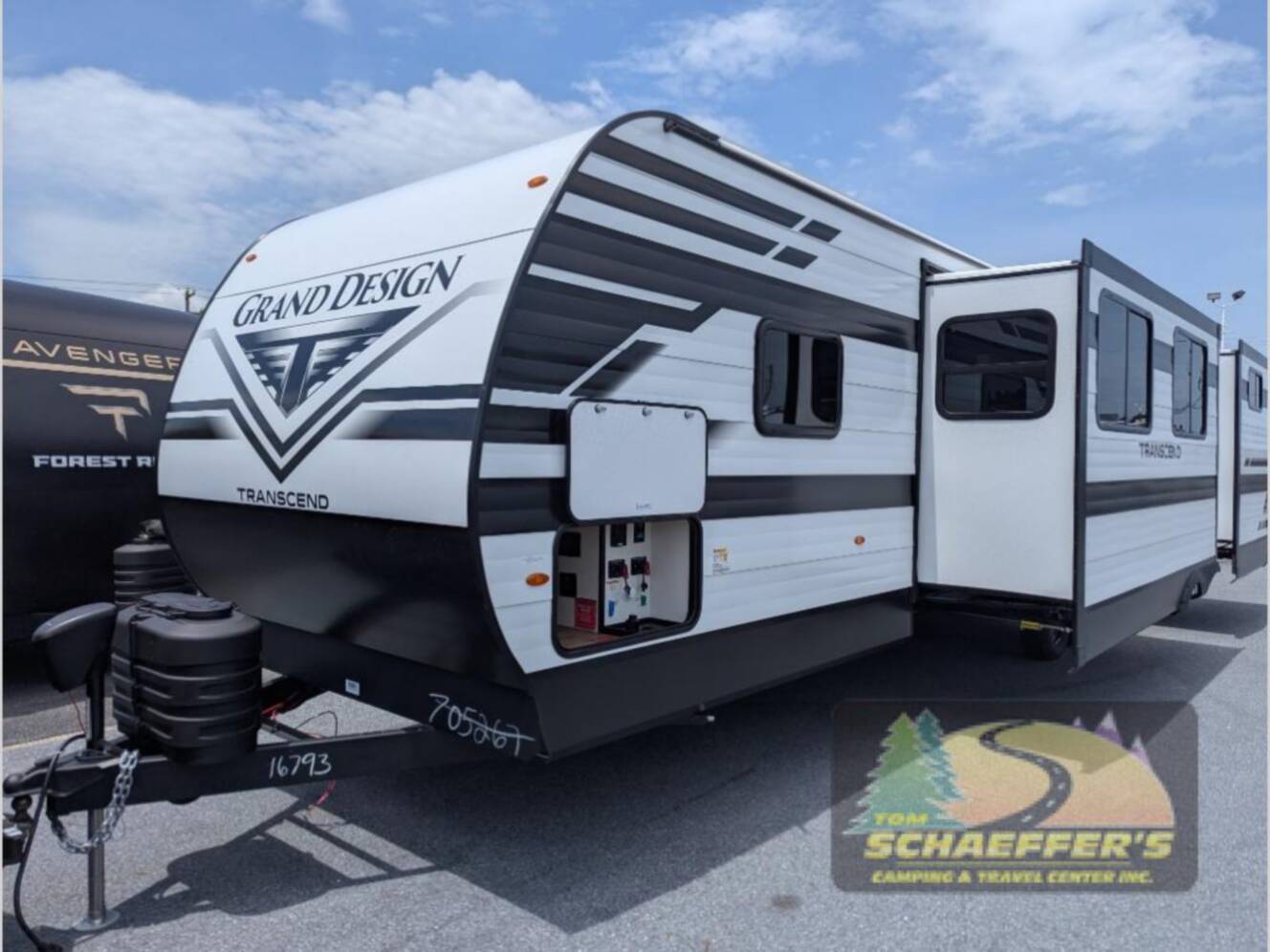 A photo of this 2027 Grand Design Transcend 325BHT