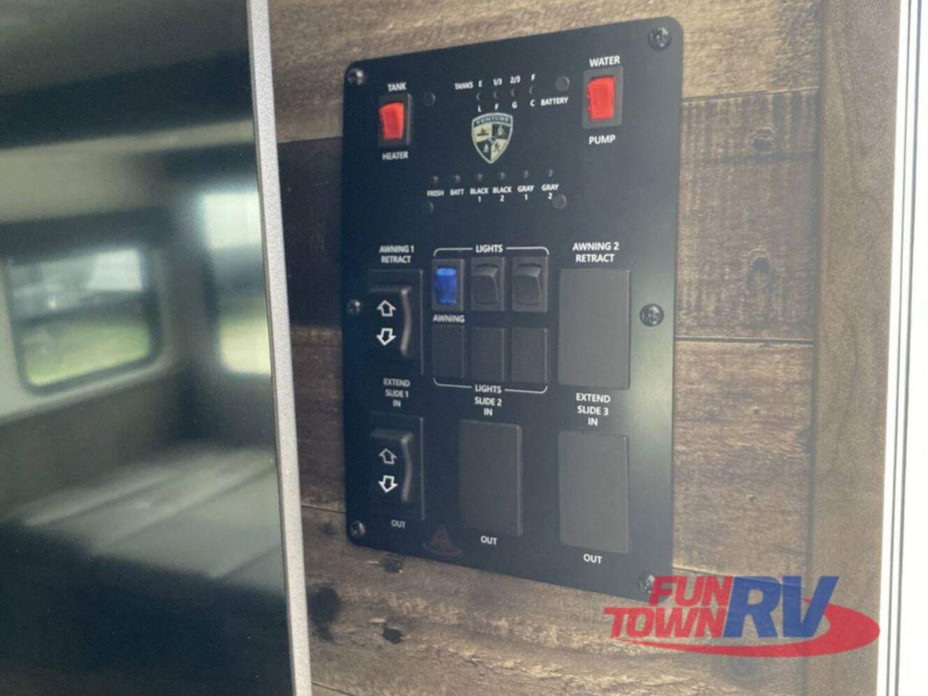 A photo of this 2024 Venture Rv Stratus SR261VRB