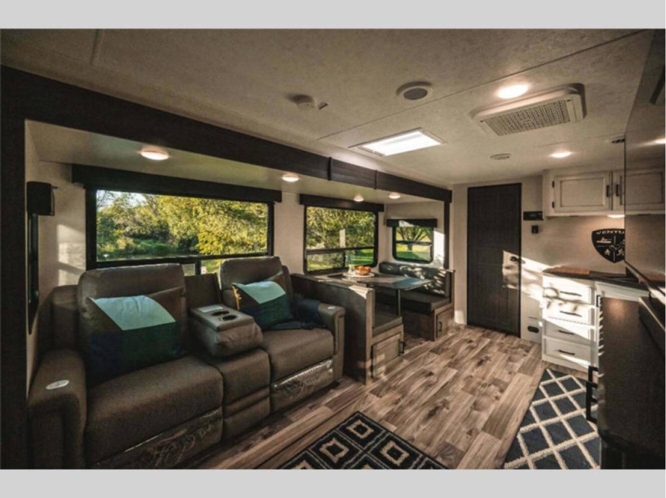 A photo of this 2024 Venture Rv Stratus SR261VRB