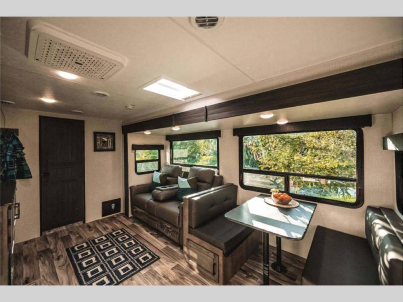 A photo of this 2024 Venture Rv Stratus SR261VRB