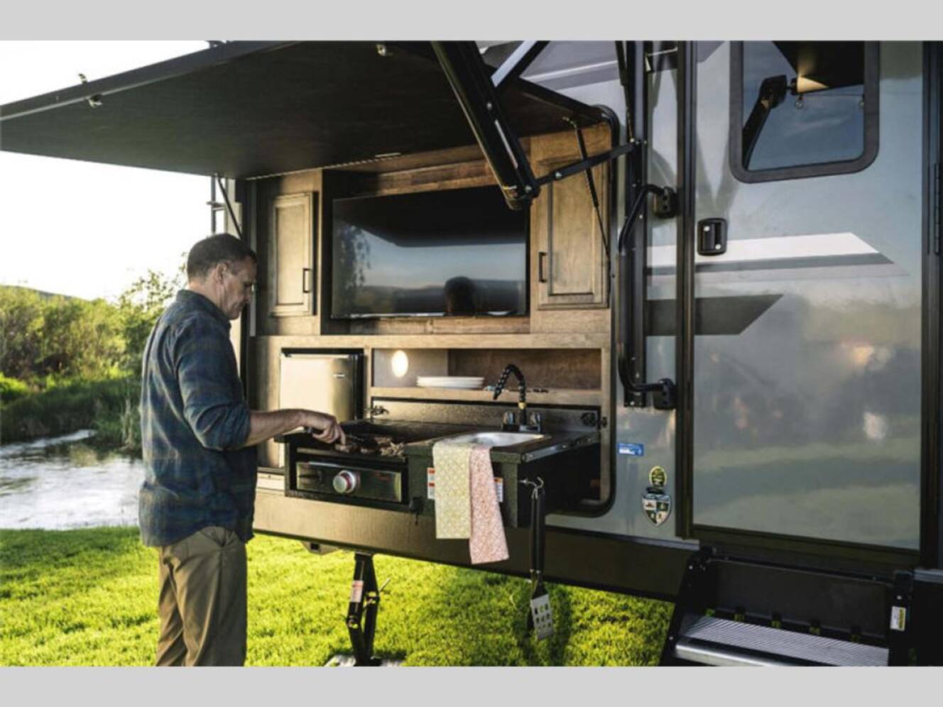 A photo of this 2024 Venture Rv Stratus SR261VRB