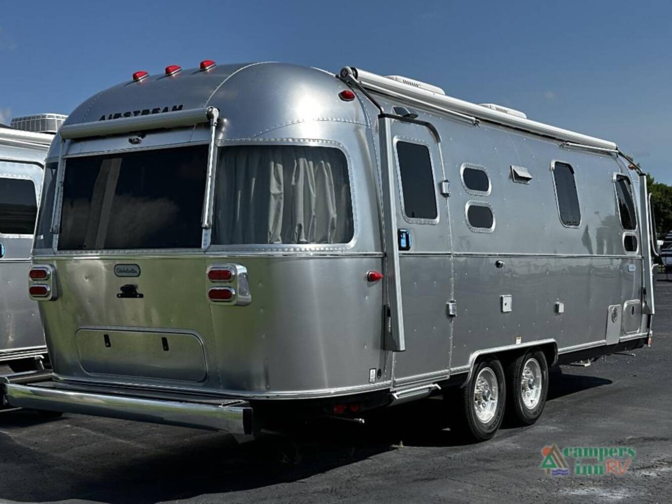 A photo of this 2027 Airstream Globetrotter 25FBT