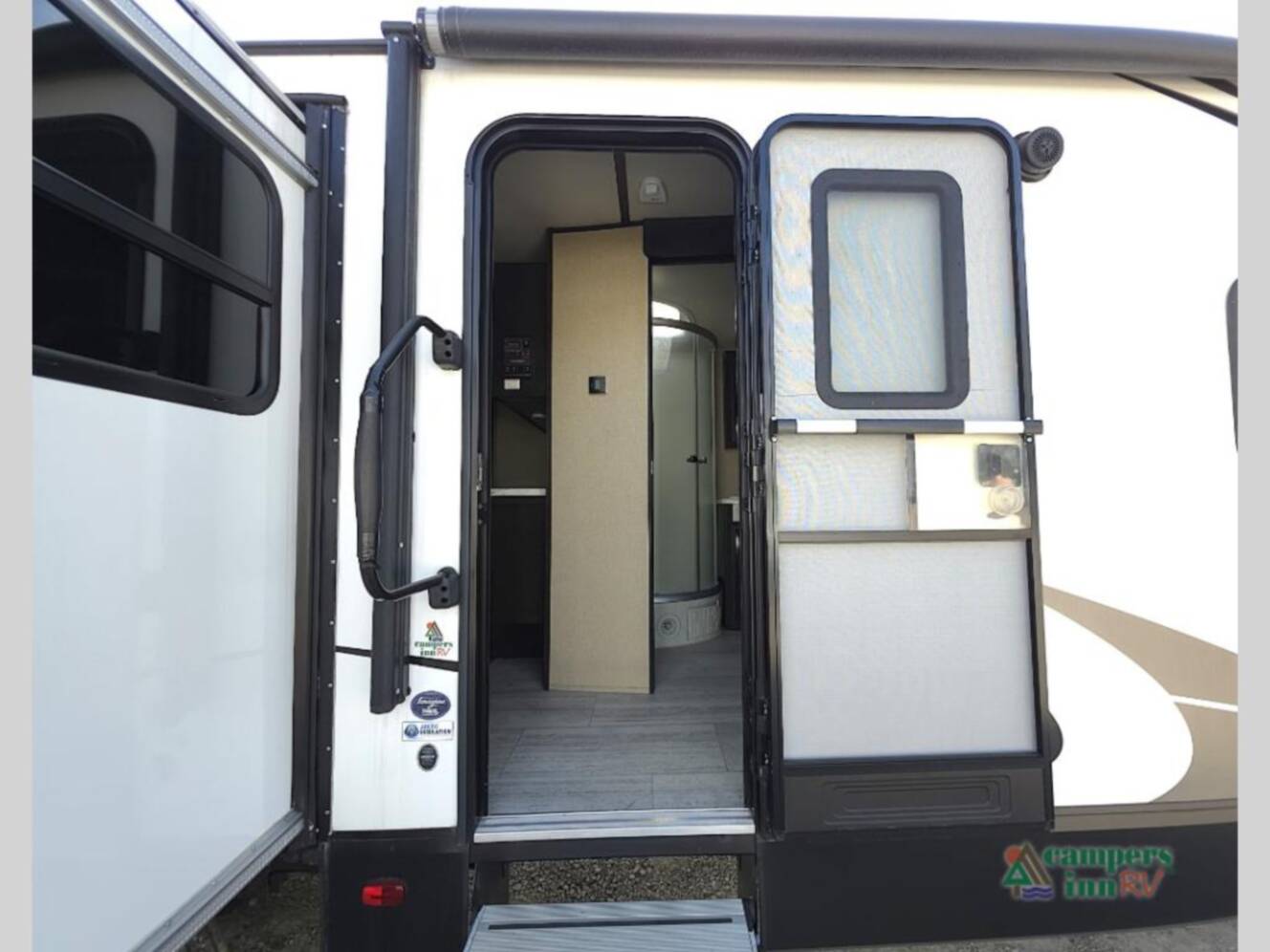 A photo of this 2018 Grand Design Imagine 2950RL