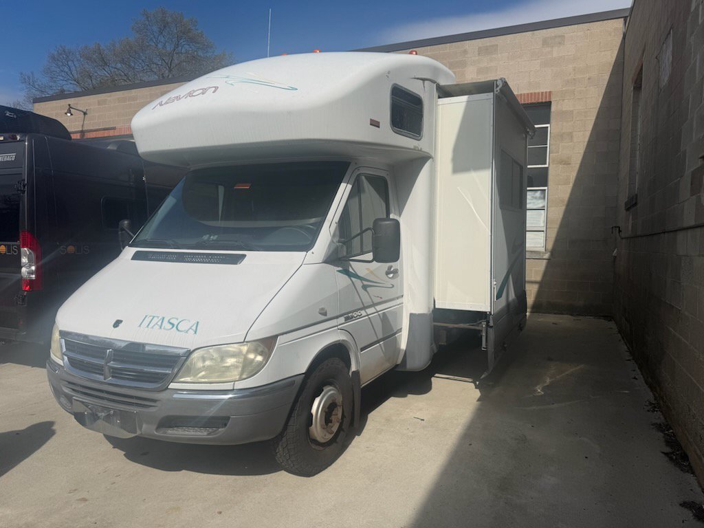 2007 Itasca Navion 24H in bristol CT