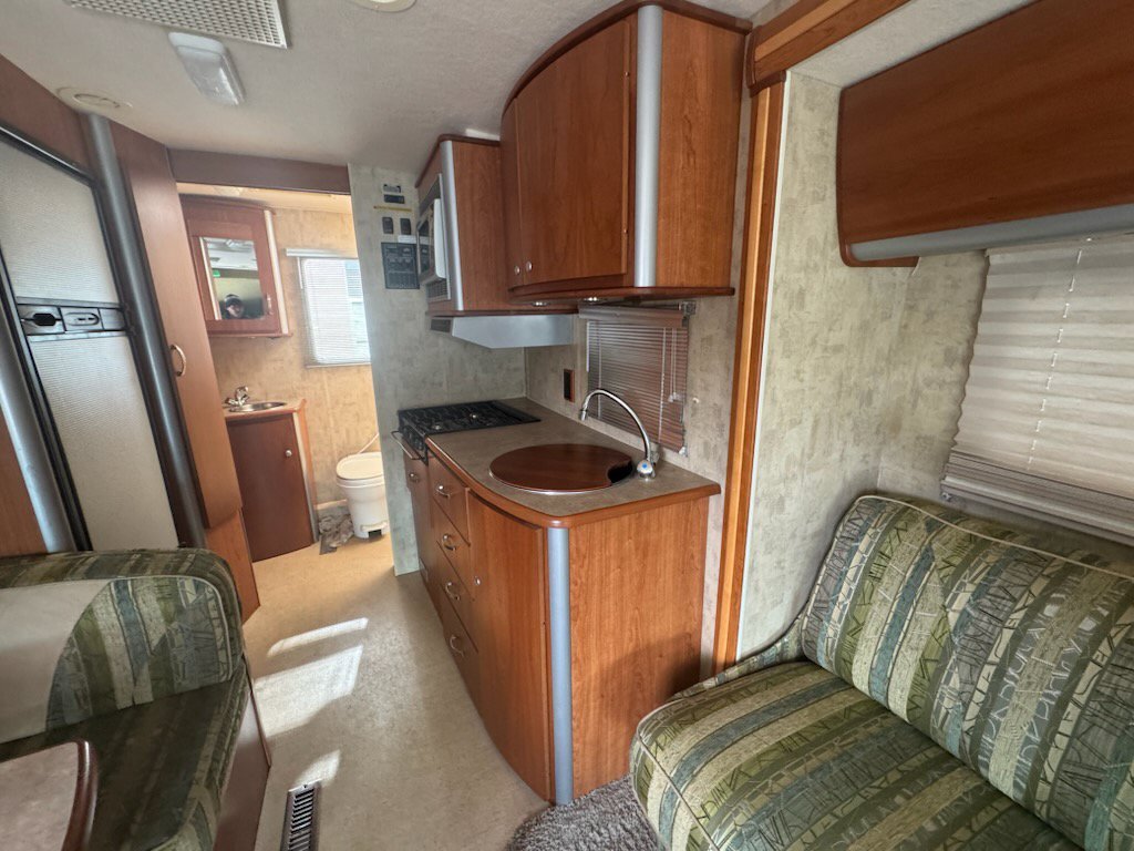 2007 Itasca Navion 24H in bristol CT