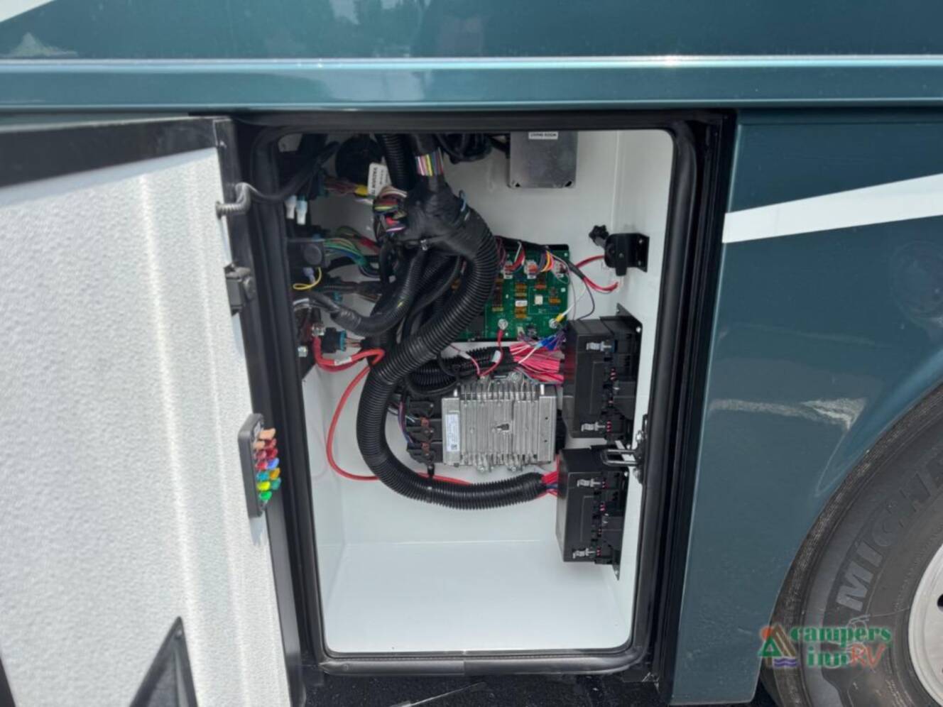 A photo of this 2025 Newmar Ventana 3809