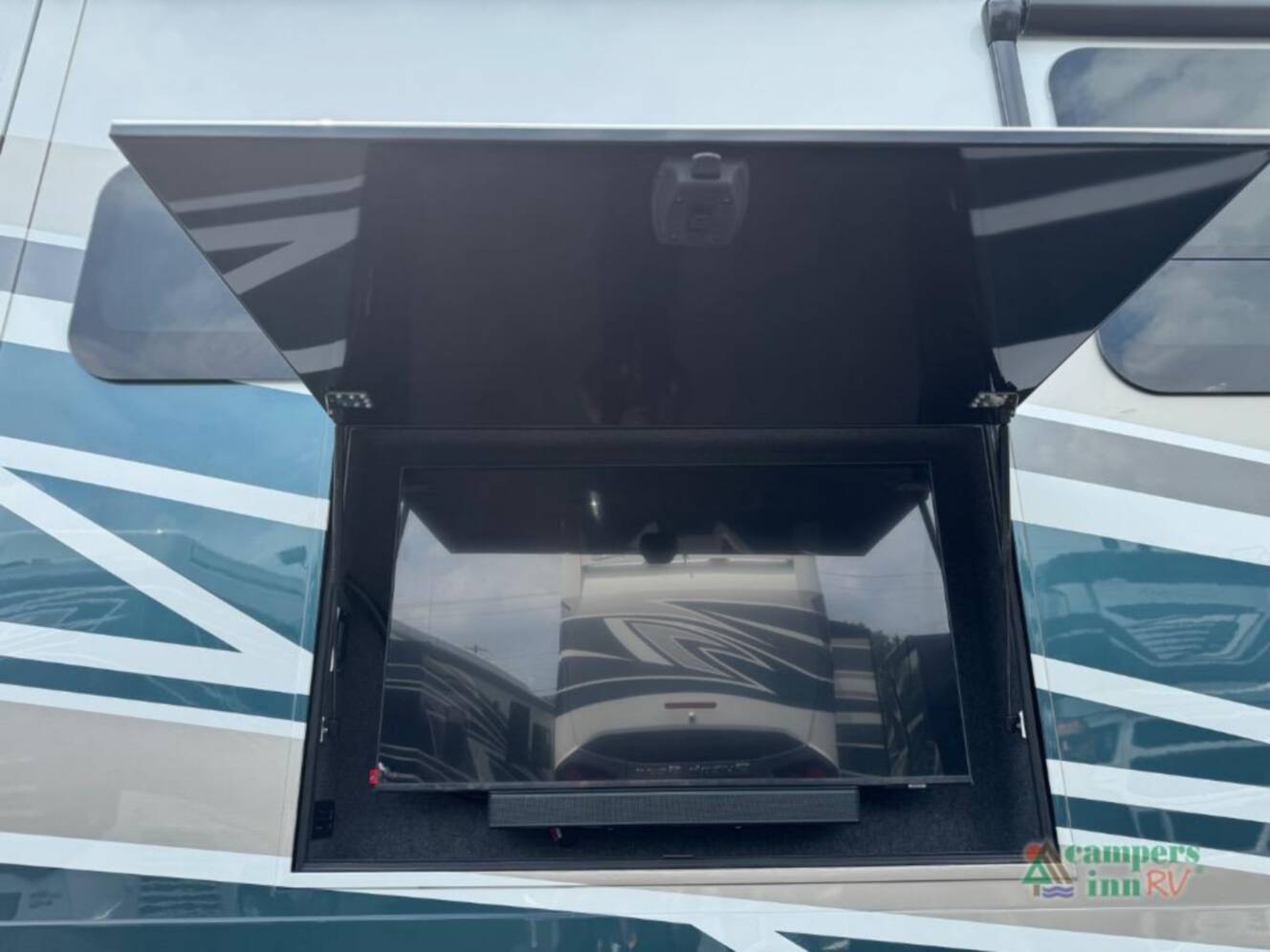 A photo of this 2025 Newmar Ventana 3809