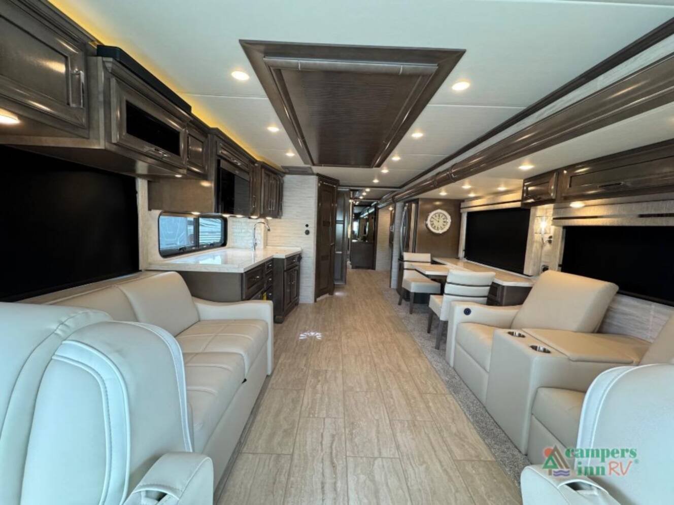 A photo of this 2025 Newmar Ventana 3809