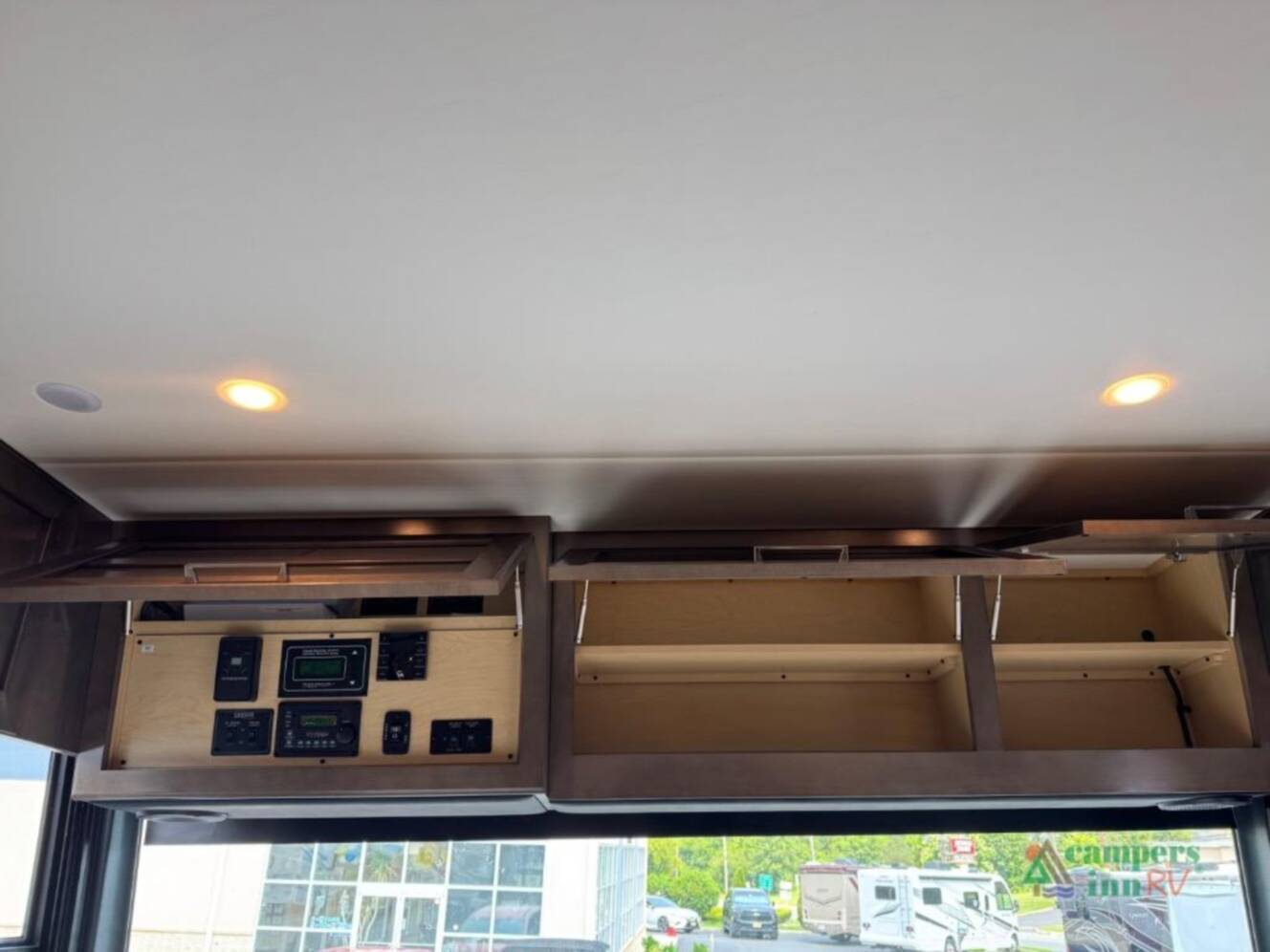 A photo of this 2025 Newmar Ventana 3809