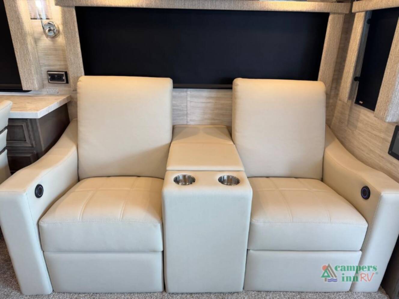 A photo of this 2025 Newmar Ventana 3809