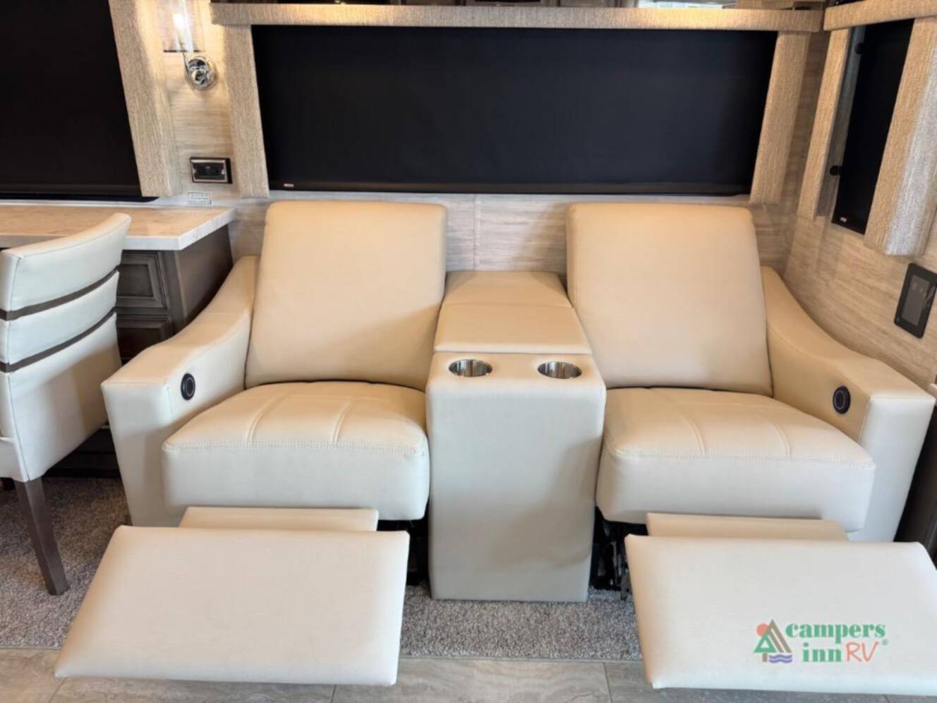 A photo of this 2025 Newmar Ventana 3809