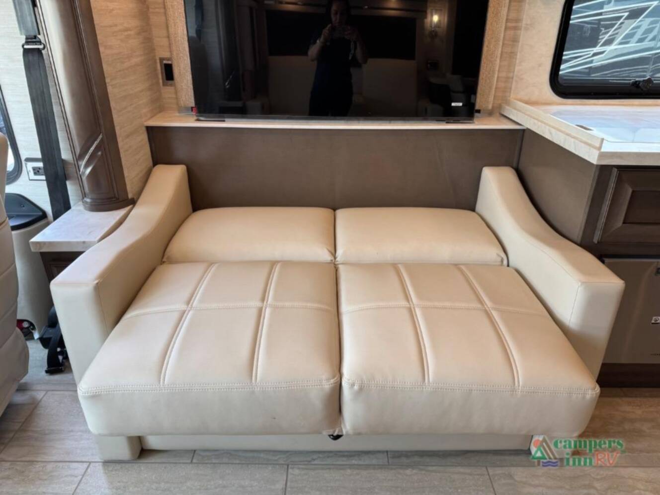 A photo of this 2025 Newmar Ventana 3809
