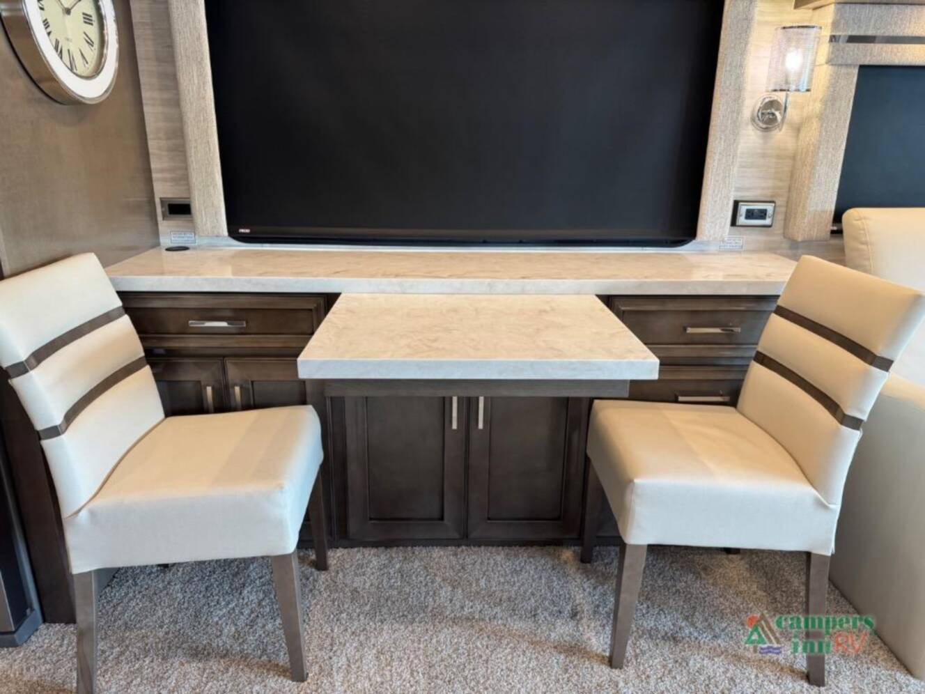 A photo of this 2025 Newmar Ventana 3809