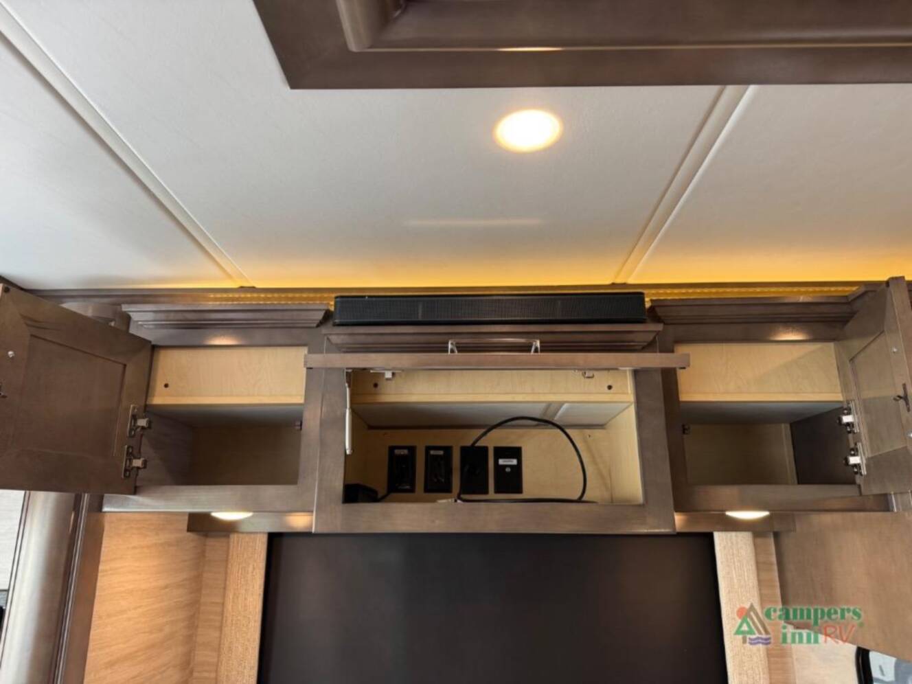 A photo of this 2025 Newmar Ventana 3809