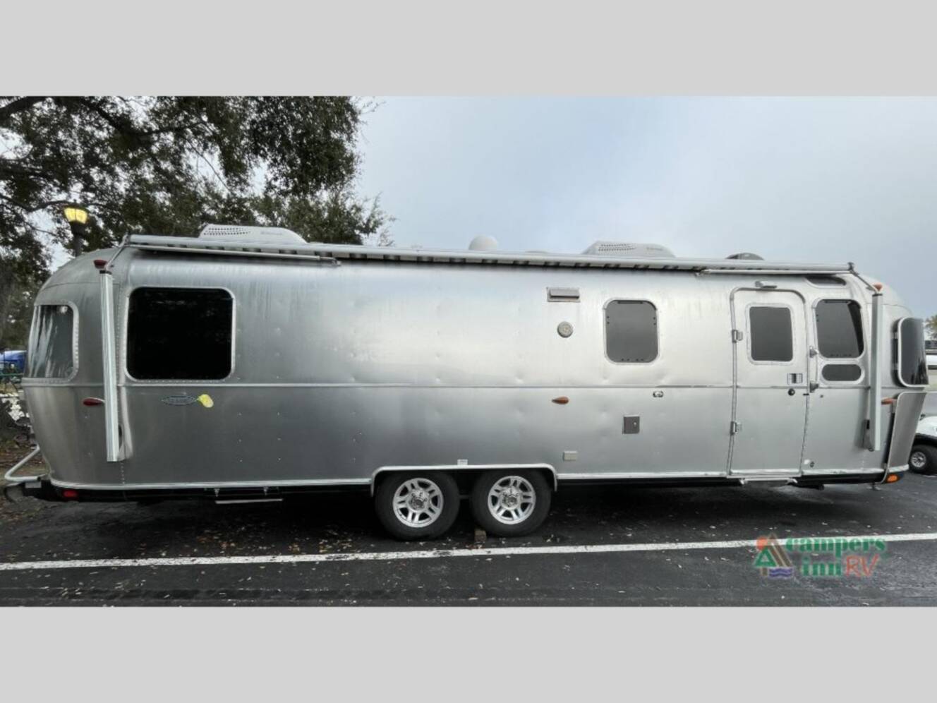 A photo of this 2017 Airstream Classic 30RB