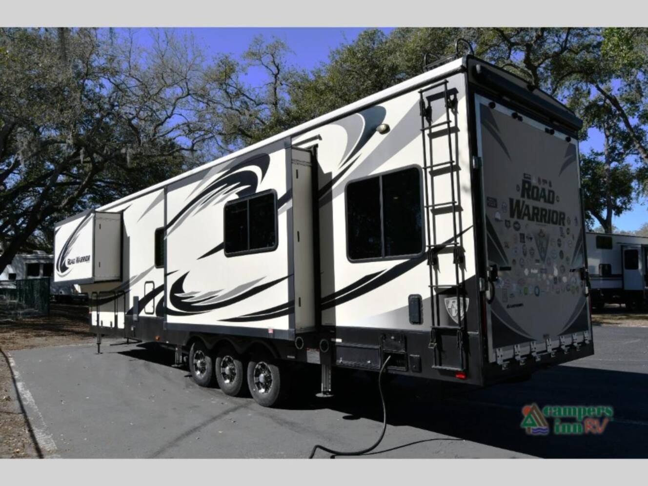 A photo of this 2019 Heartland Road Warrior 411