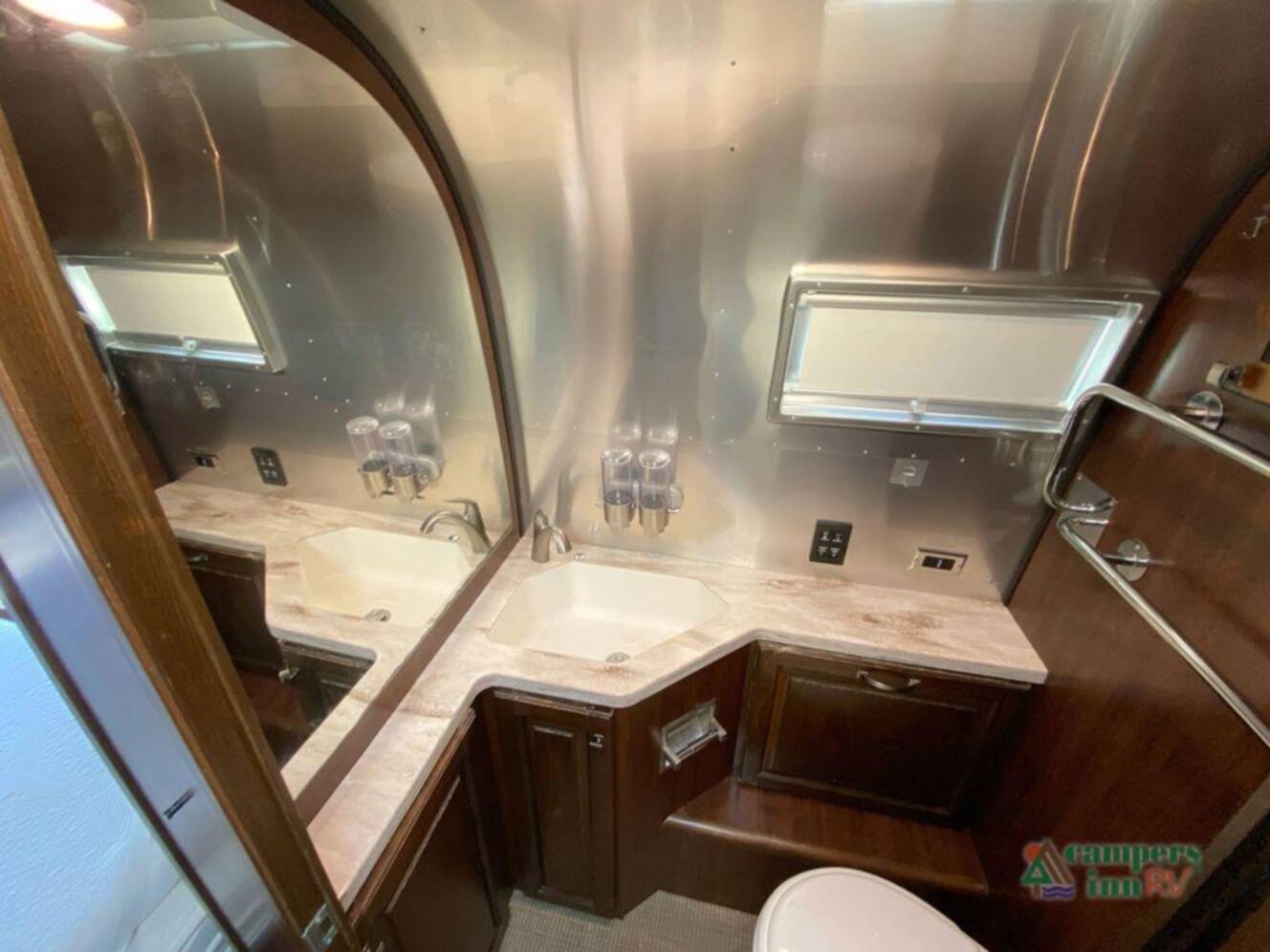 A photo of this 2017 Airstream Classic 30RB
