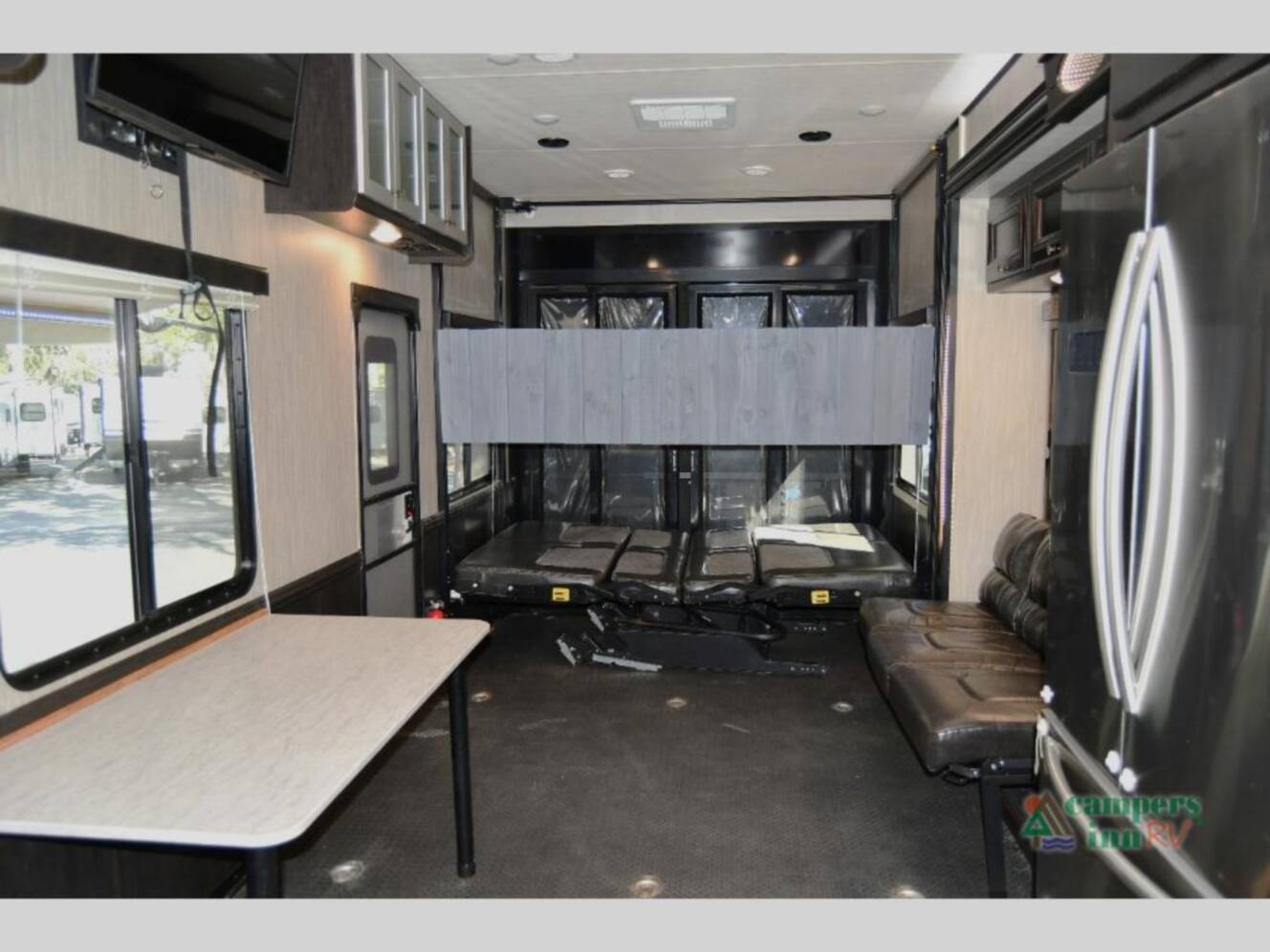 A photo of this 2019 Heartland Road Warrior 411