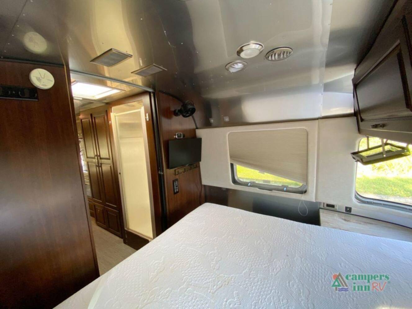 A photo of this 2017 Airstream Classic 30RB