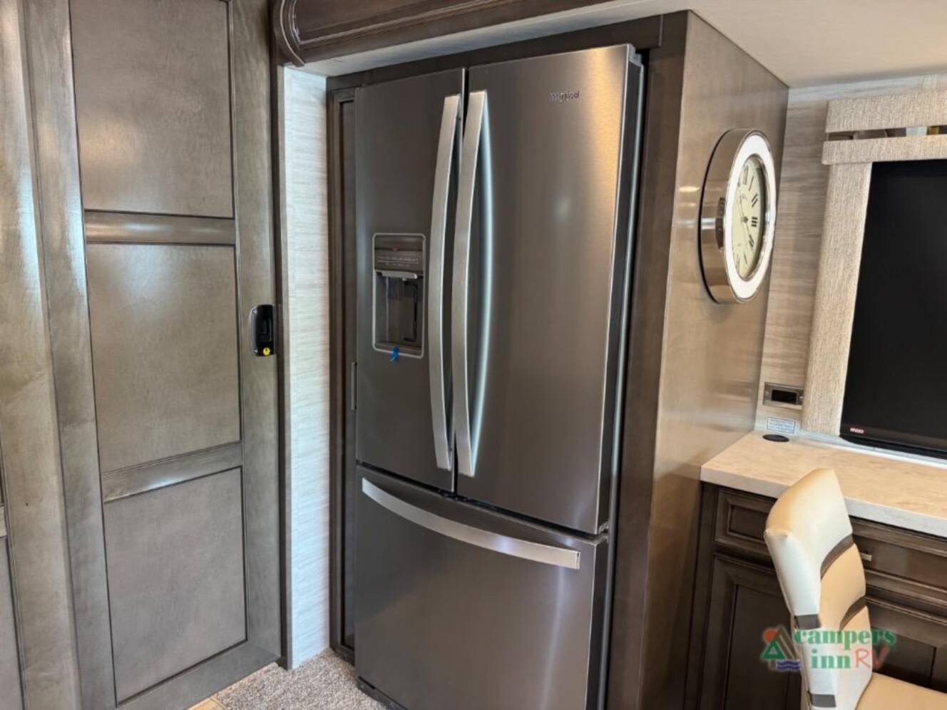 A photo of this 2025 Newmar Ventana 3809