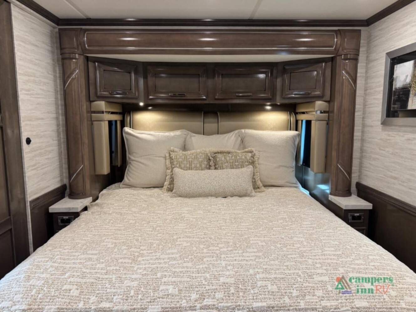 A photo of this 2025 Newmar Ventana 3809