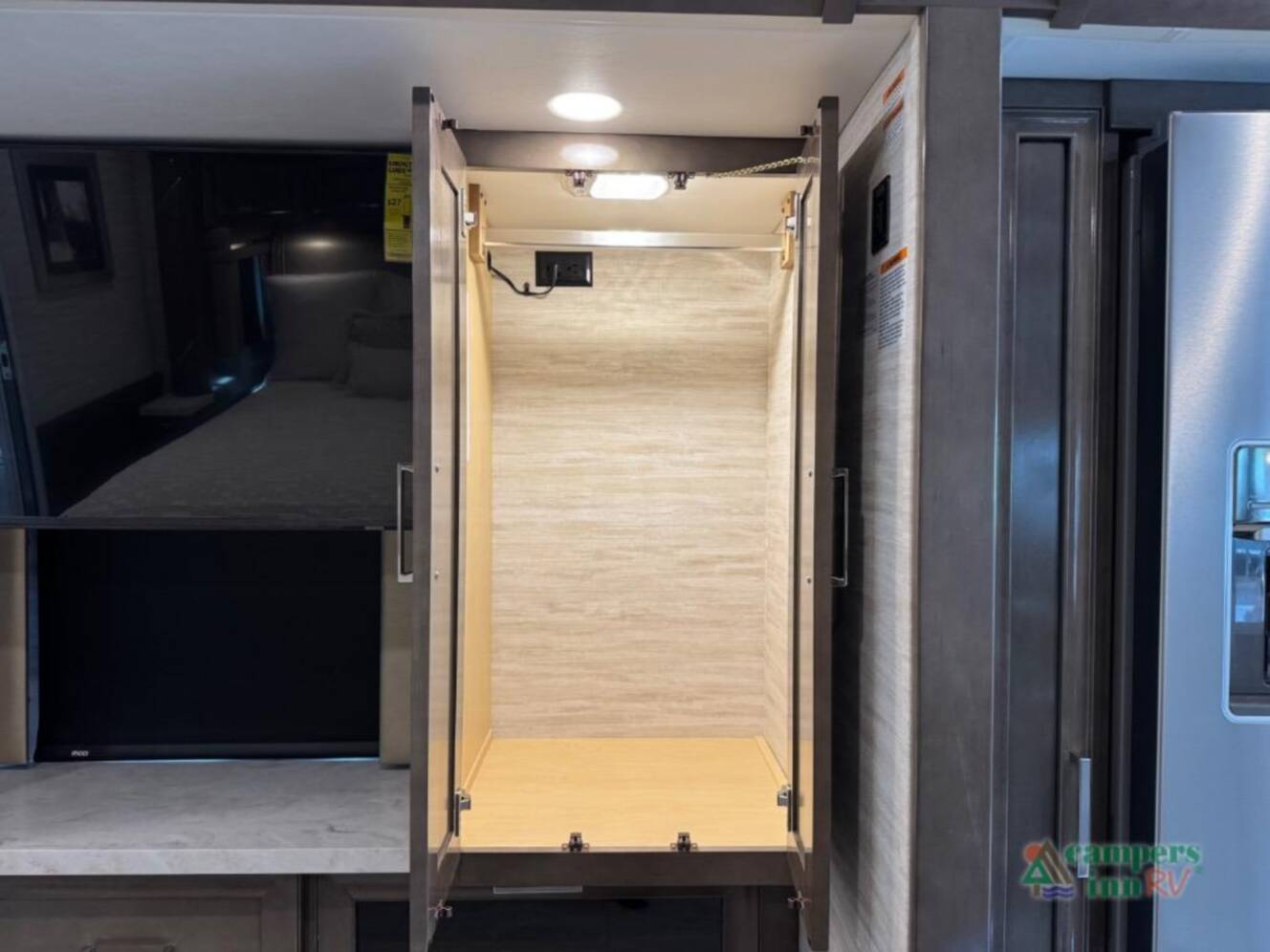 A photo of this 2025 Newmar Ventana 3809