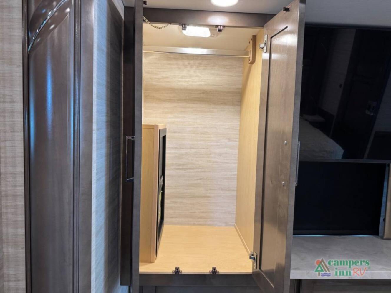 A photo of this 2025 Newmar Ventana 3809