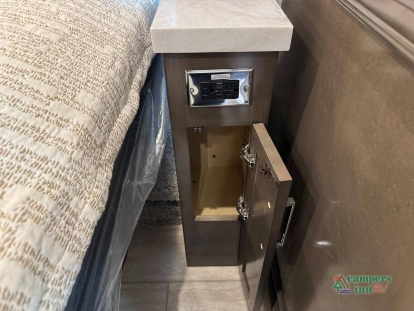 A photo of this 2025 Newmar Ventana 3809