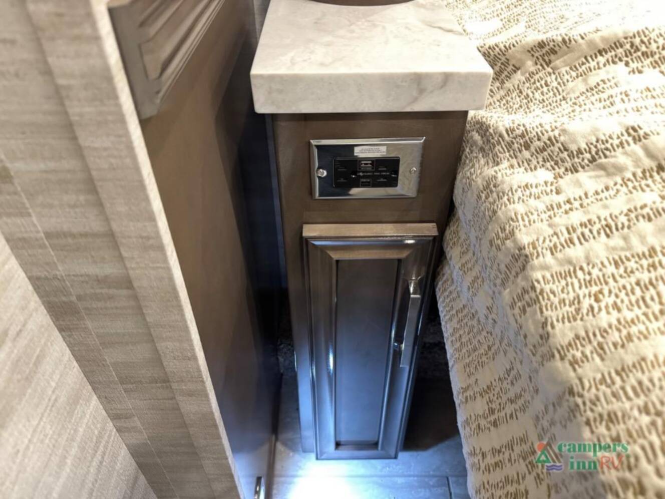 A photo of this 2025 Newmar Ventana 3809