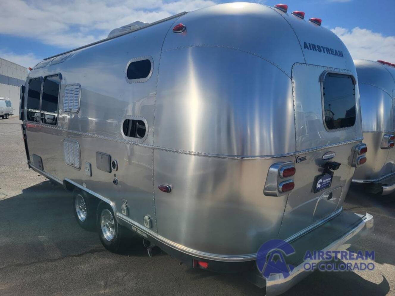 A photo of this 2014 Airstream International Signature 23D