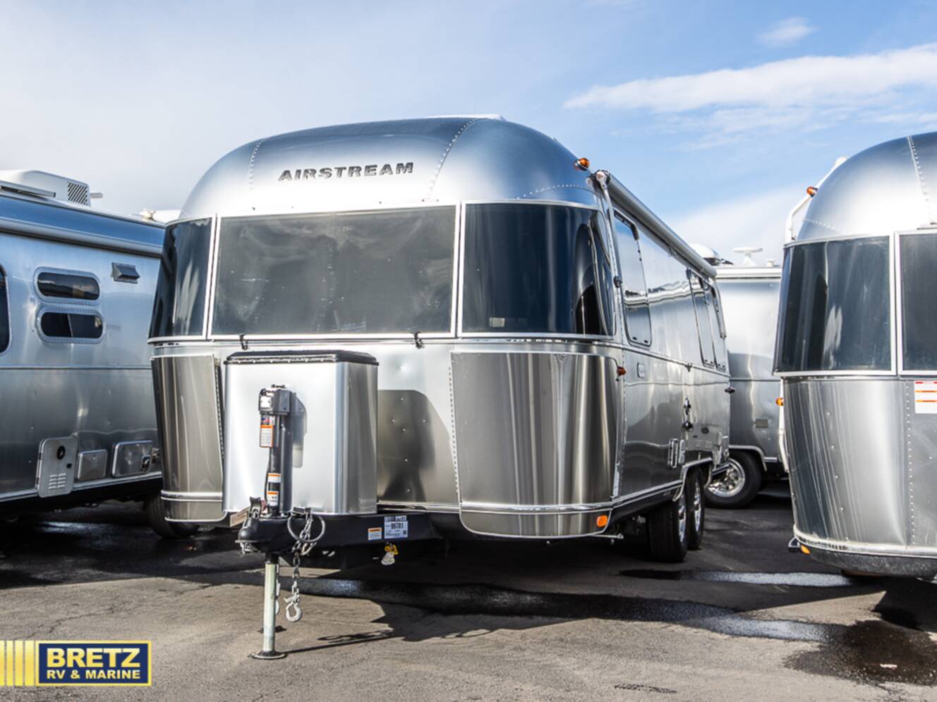A photo of this 2026 Airstream Flying Cloud 25FB