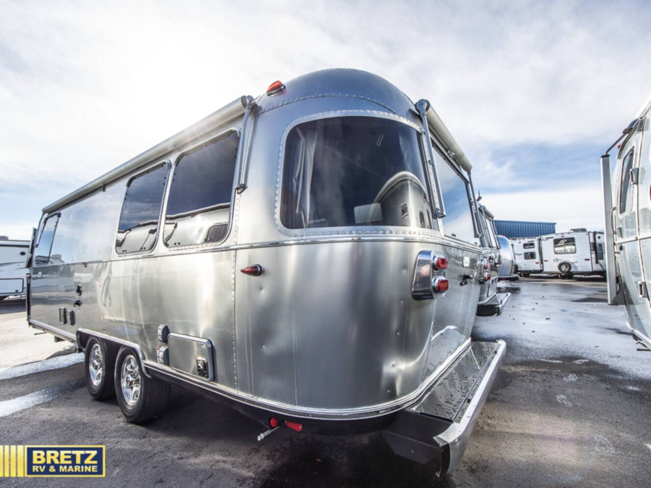 A photo of this 2026 Airstream Flying Cloud 25FB