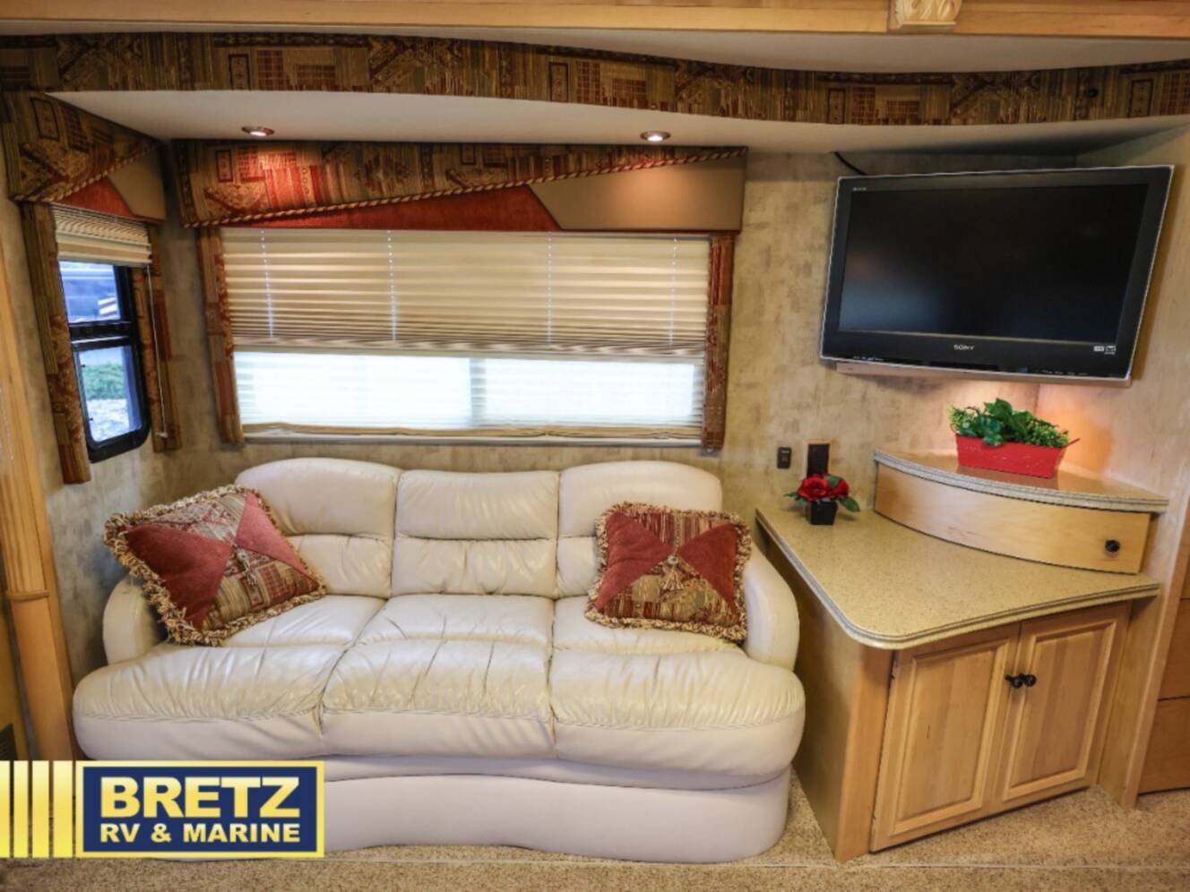 A photo of this 2007 Itasca Horizon 40TD
