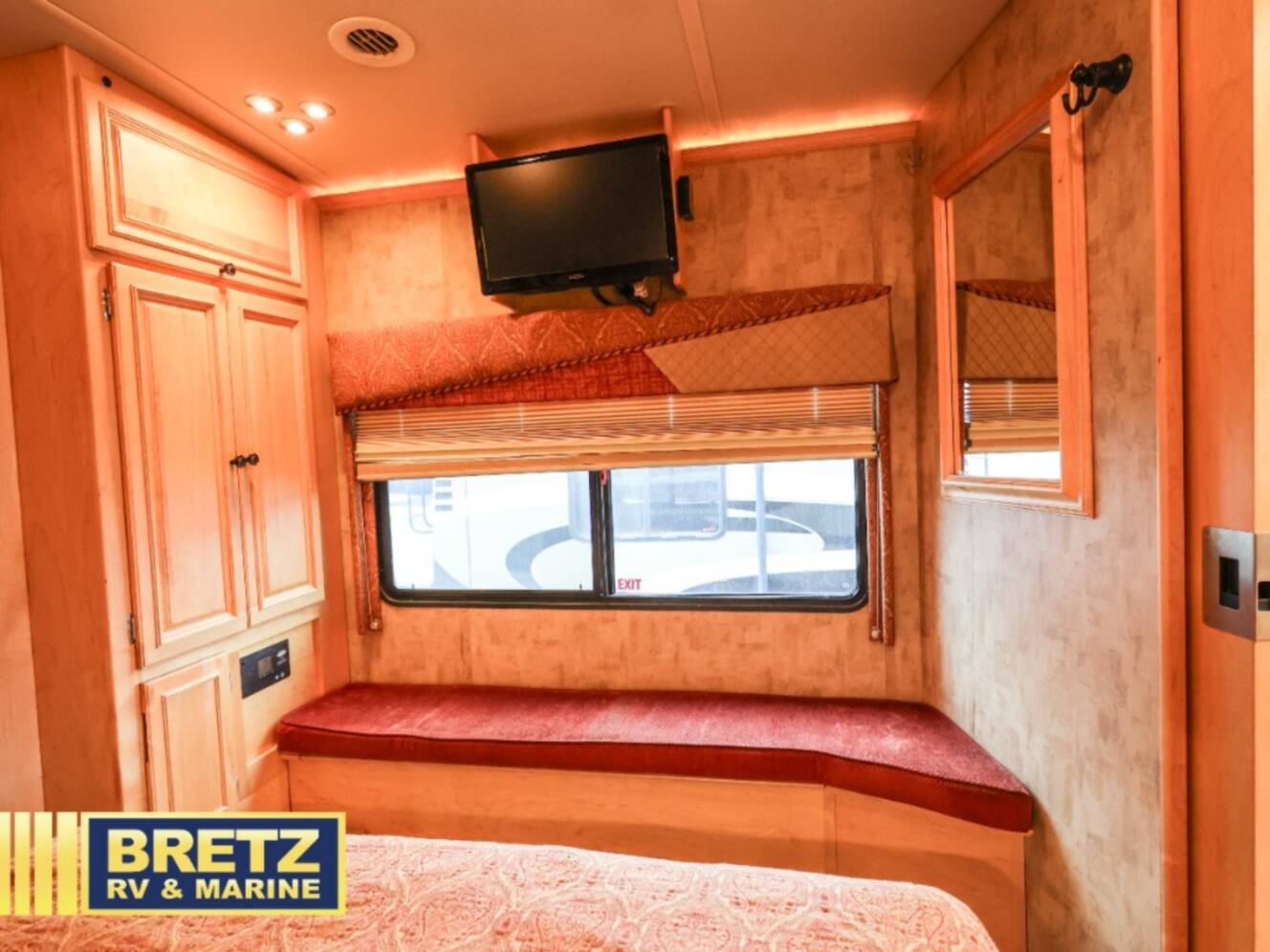 A photo of this 2007 Itasca Horizon 40TD