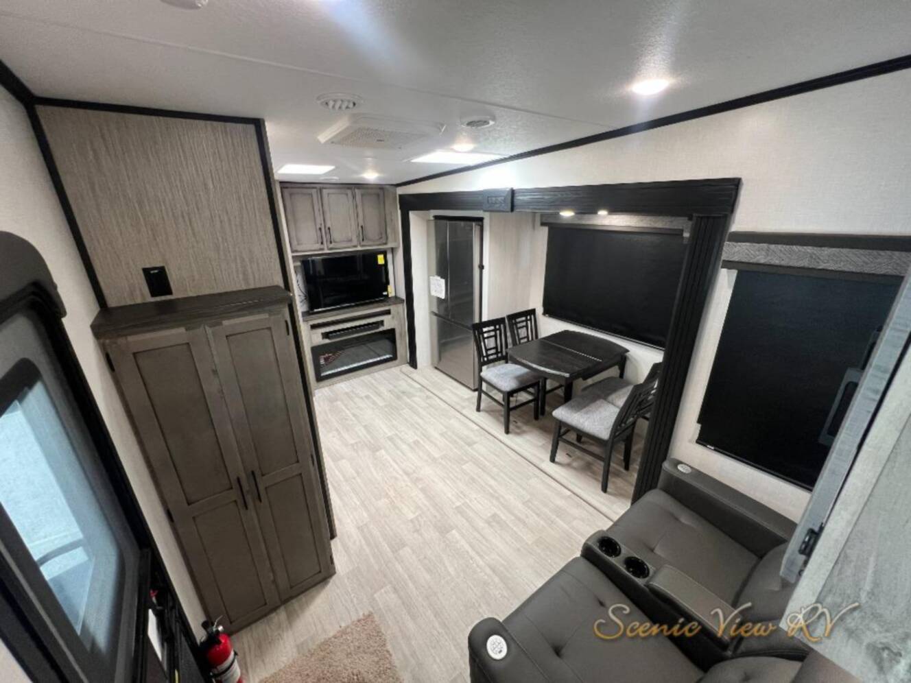 A photo of this 2023 Kz Durango Half-Ton D250RED