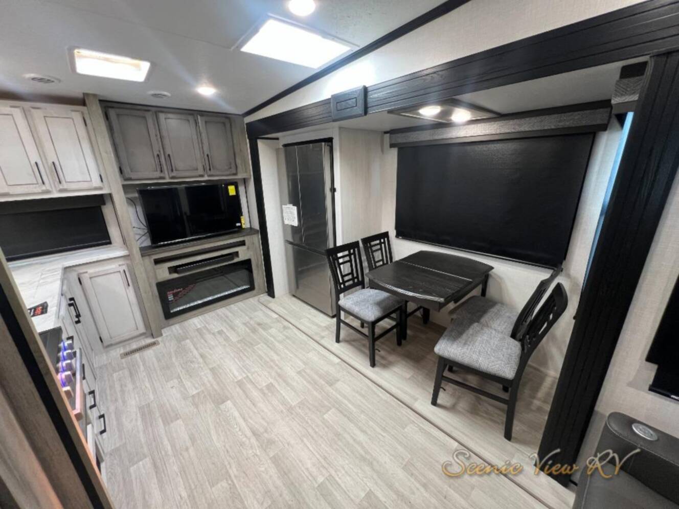 A photo of this 2023 Kz Durango Half-Ton D250RED