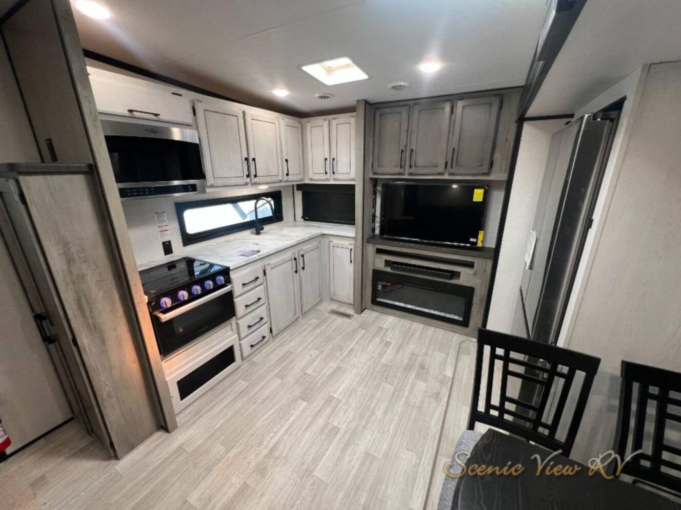 A photo of this 2023 Kz Durango Half-Ton D250RED