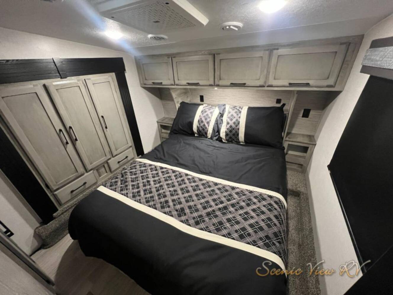 A photo of this 2023 Kz Durango Half-Ton D250RED