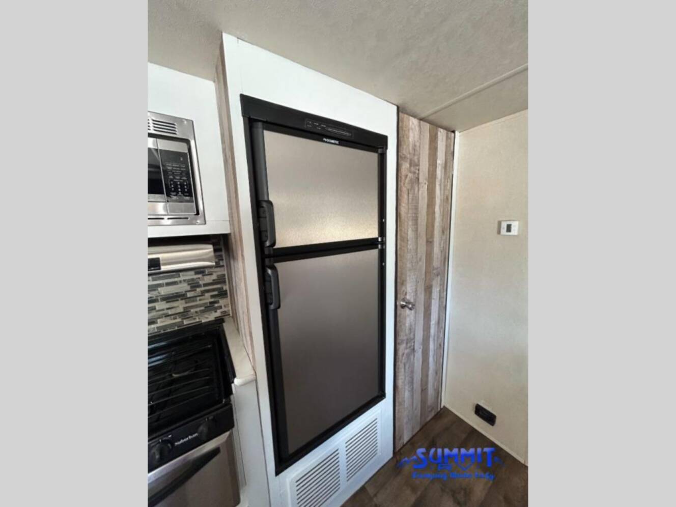 A photo of this 2018 Forest River Rv Wildwood X-Lite 233RBXL