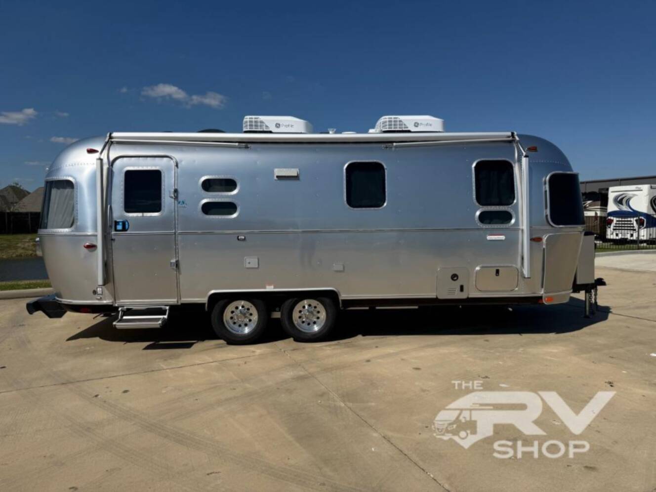 A photo of this 2026 Airstream International 25FB Twin