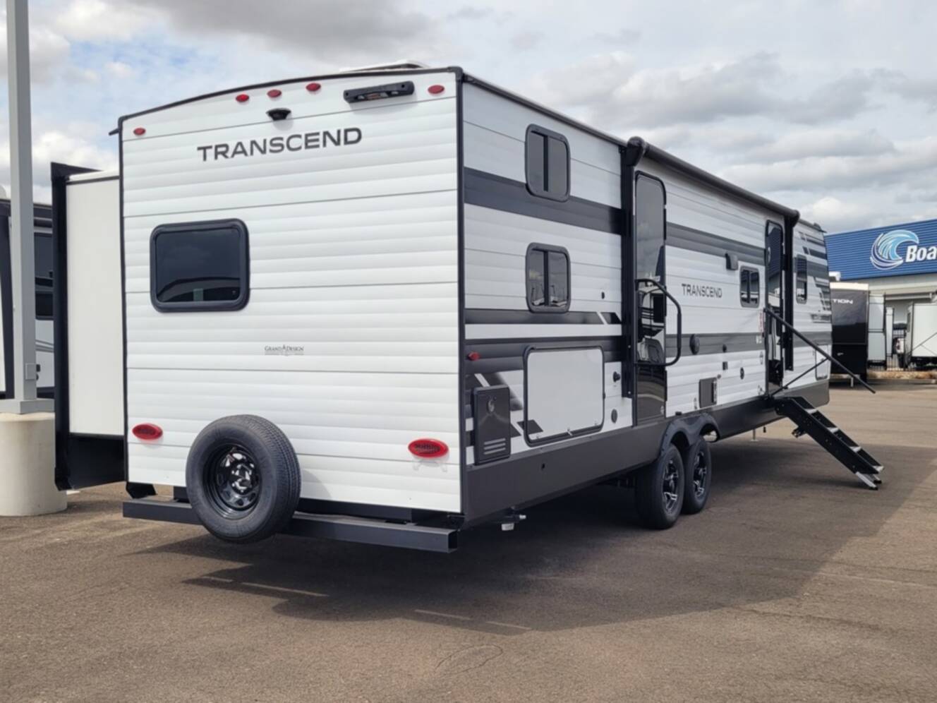 A photo of this 2026 Grand Design Transcend 325BHT
