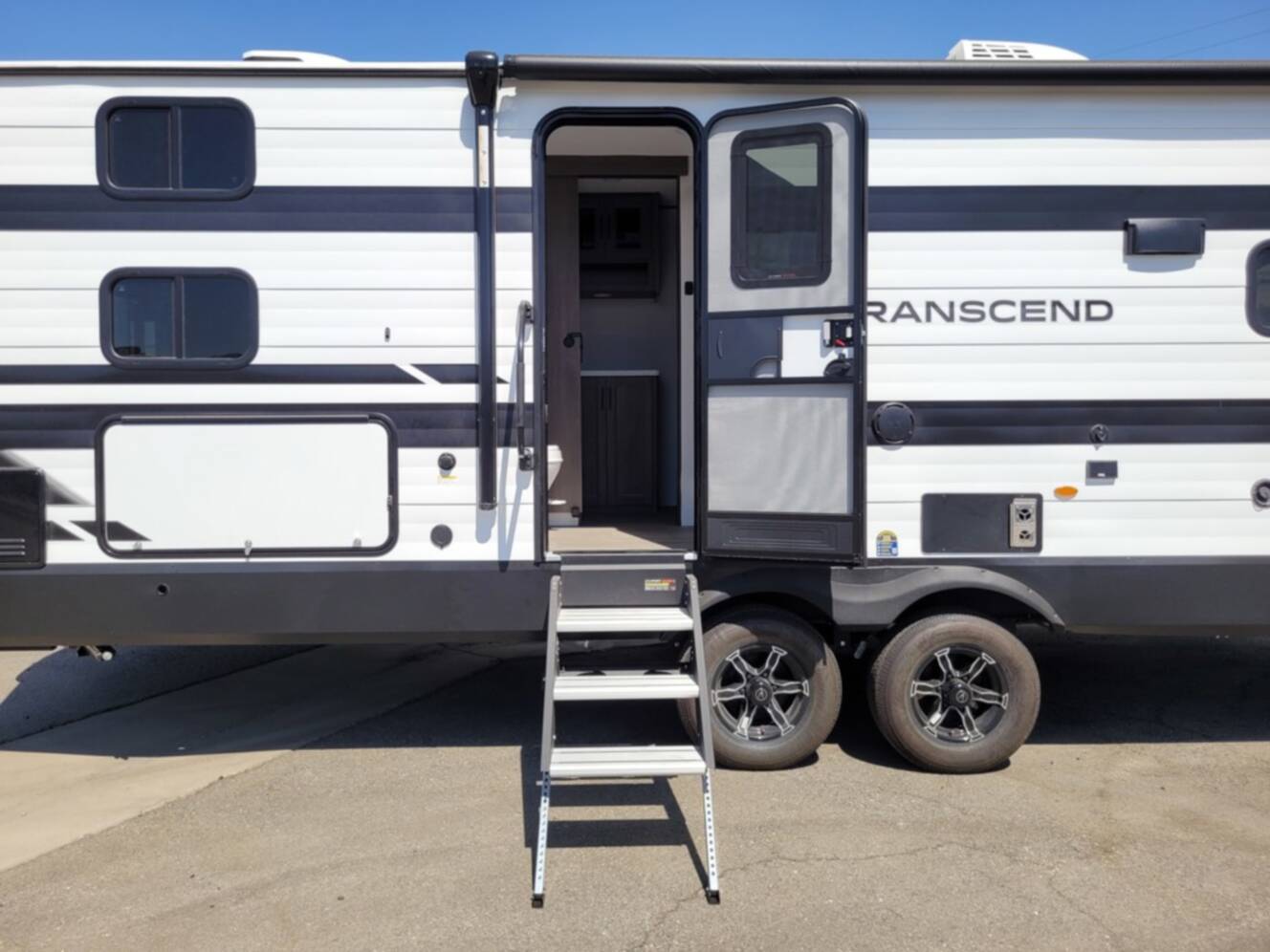 A photo of this 2026 Grand Design Transcend 325BHT