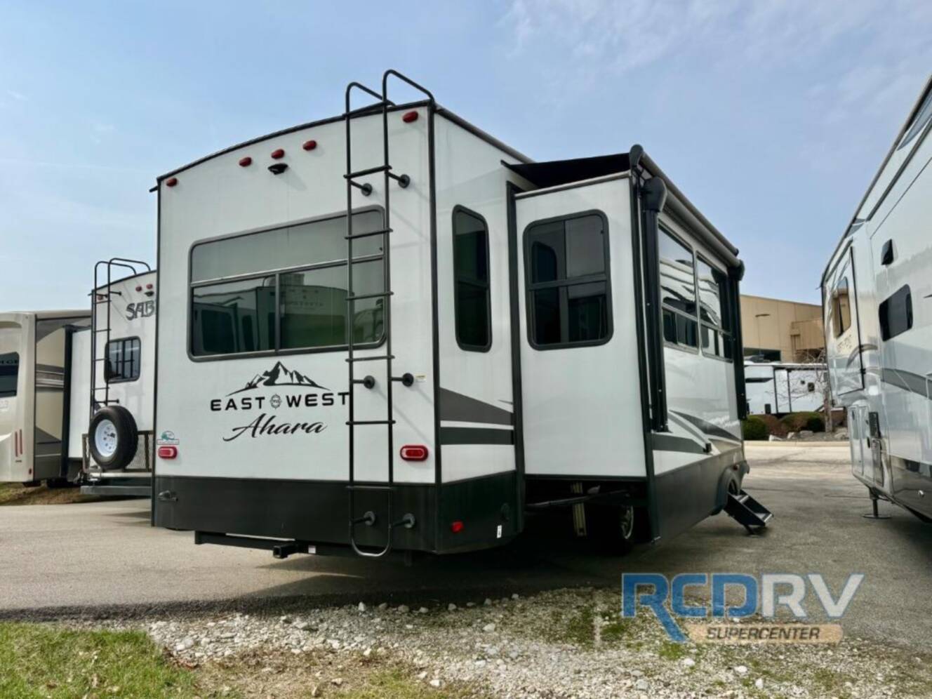 A photo of this 2023 East To West Ahara 365RL